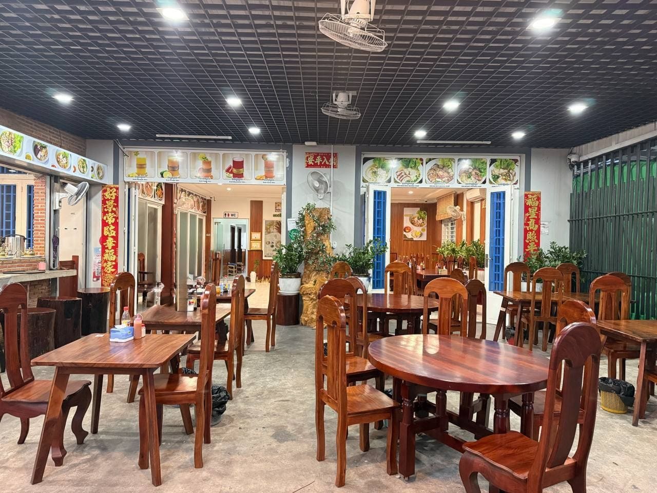 Restaurant Ambiance 2