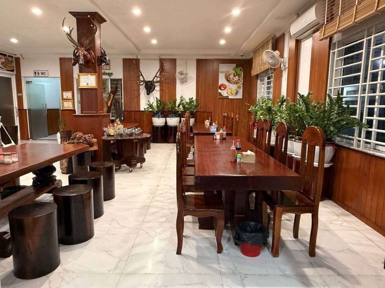 Restaurant Ambiance 3