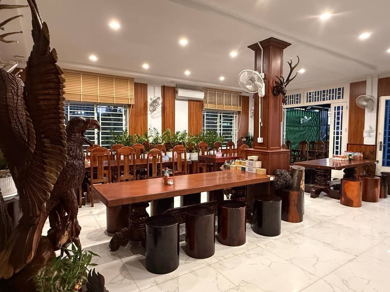 Restaurant Ambiance 5